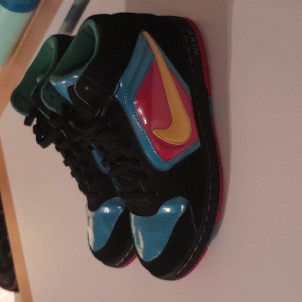 Nike sneakers "has a retro looks"